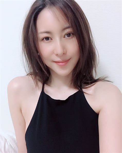 Yuka <b>Matsushita's</b> 10 research works with 238 citations and 3,659 reads, including: Color vision and niche partitioning in a. . Skeka matsushita